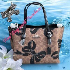 Coach Mollie Tote Bag 25 In Signature Canvas With Bow Print Purse